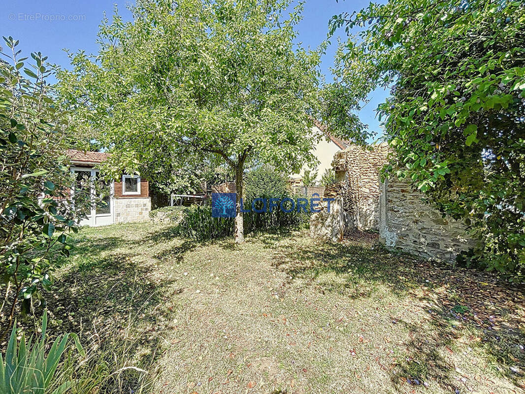 Terrain à SAINT-PIERRE-DU-PERRAY