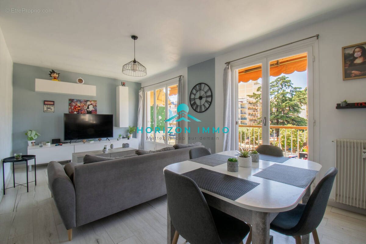 Appartement à SAINT-LAURENT-DU-VAR