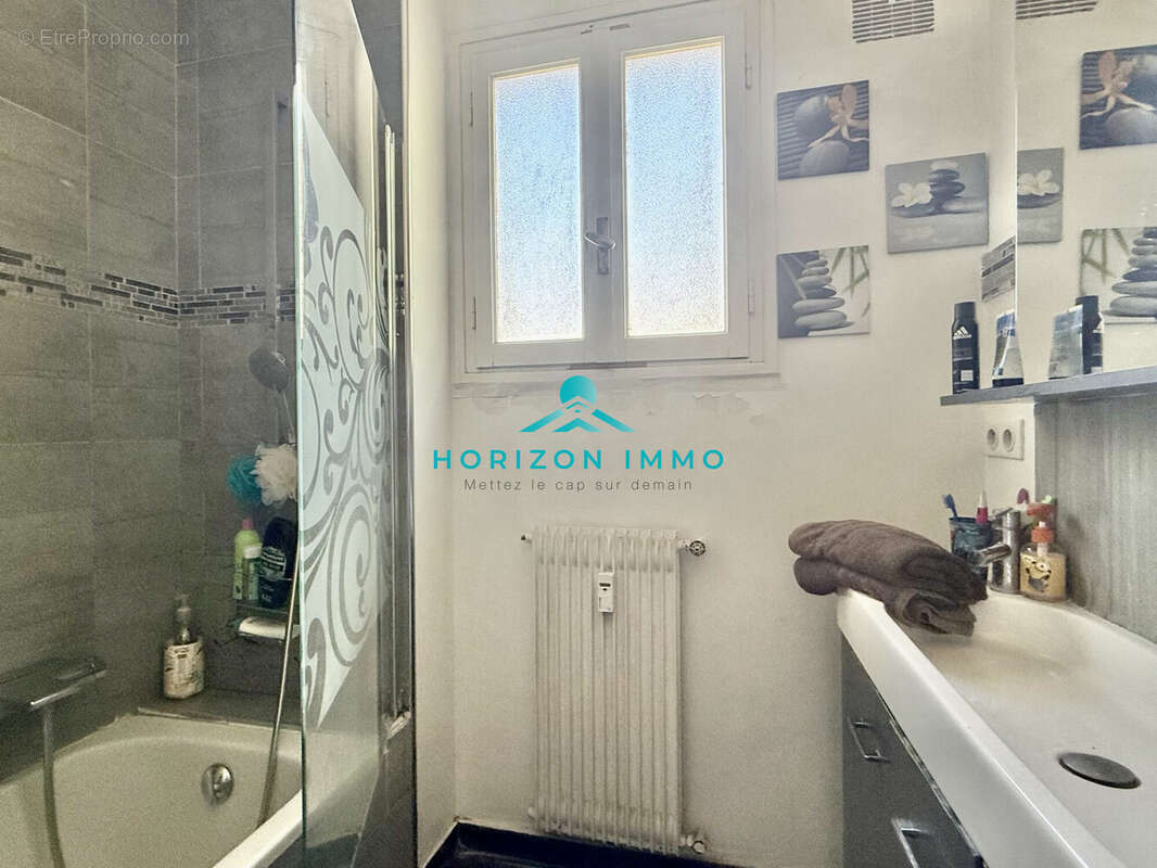 Appartement à SAINT-LAURENT-DU-VAR