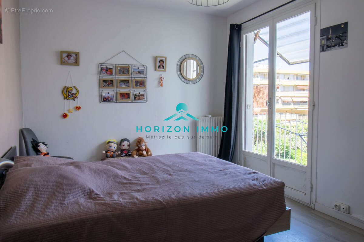 Appartement à SAINT-LAURENT-DU-VAR