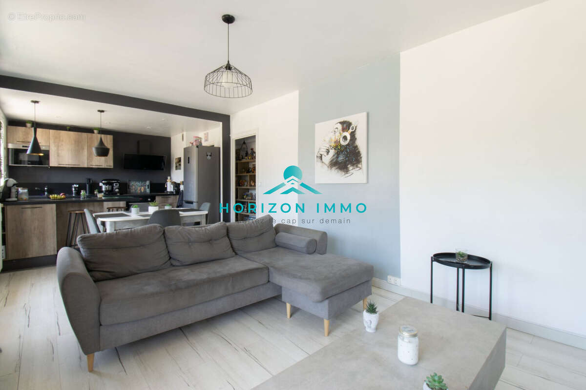 Appartement à SAINT-LAURENT-DU-VAR