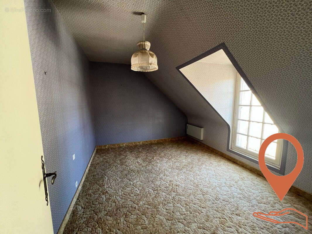 chambre 1er étage - Maison à CERNOY-EN-BERRY