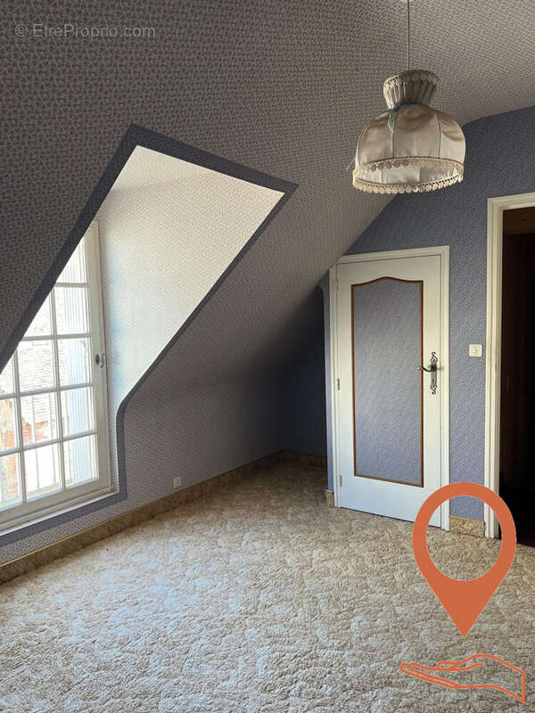 chambre 1er étage - Maison à CERNOY-EN-BERRY