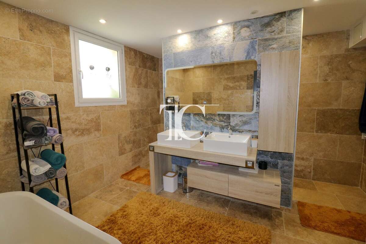 Maison à SAINT-ANDRE-DE-CRUZIERES