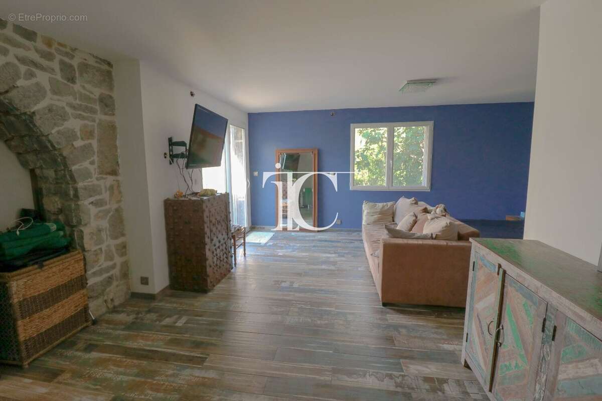 Maison à SAINT-PAUL-LE-JEUNE