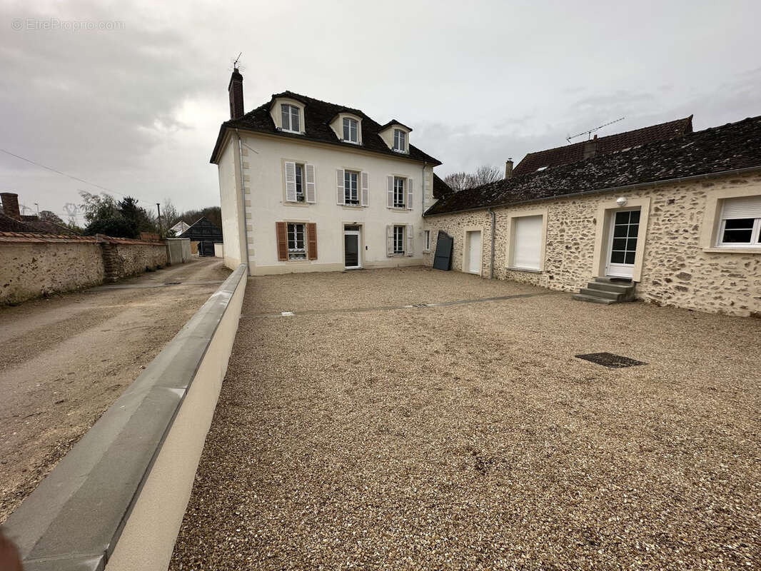 Appartement à SAINT-FARGEAU-PONTHIERRY