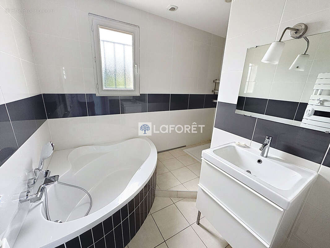 Maison à L&#039;ISLE-D&#039;ABEAU