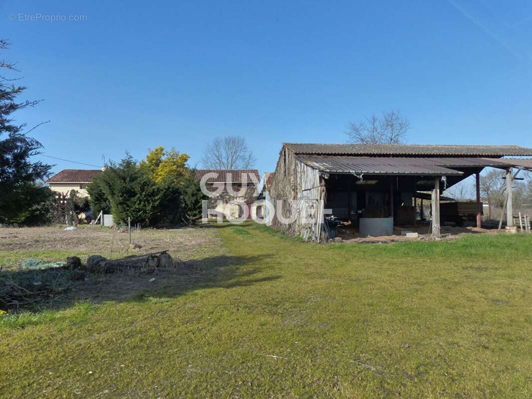 Maison à SAINT-MEDARD-DE-GUIZIERES