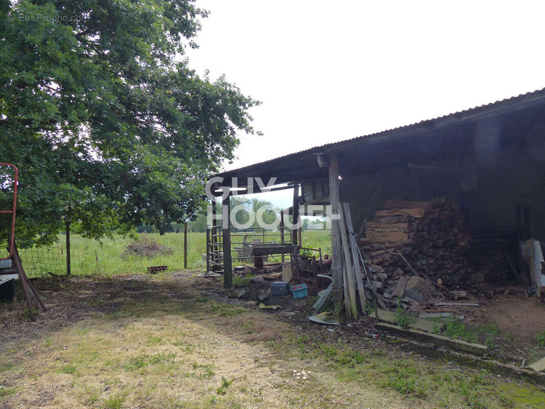 Maison à SAINT-MEDARD-DE-GUIZIERES