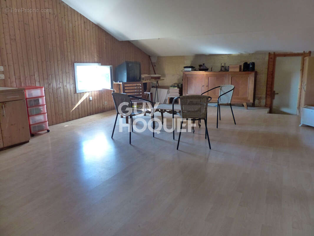 Maison à SAINT-MEDARD-DE-GUIZIERES