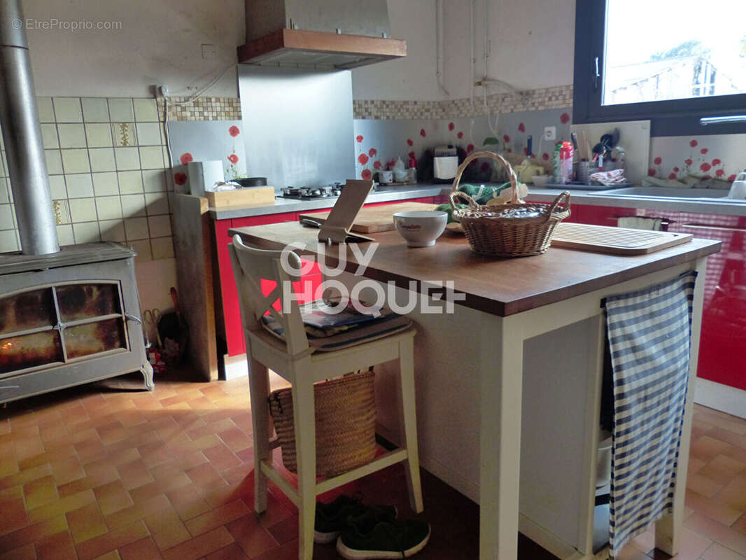 Maison à SAINT-MEDARD-DE-GUIZIERES