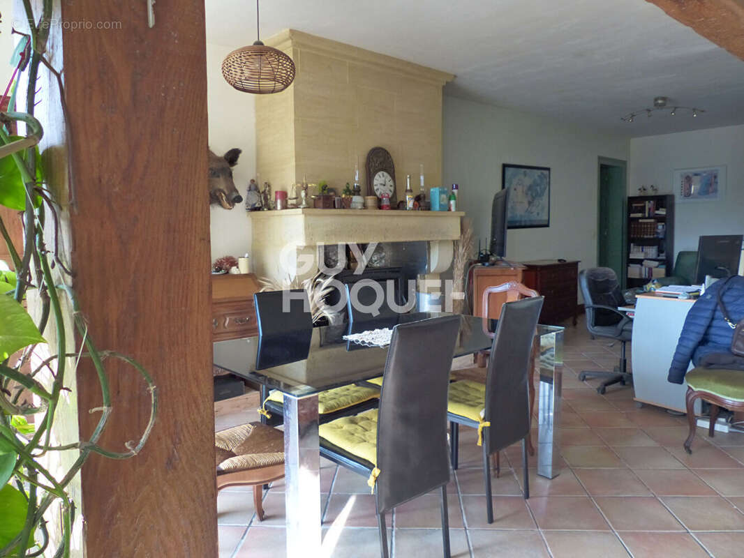 Maison à SAINT-MEDARD-DE-GUIZIERES