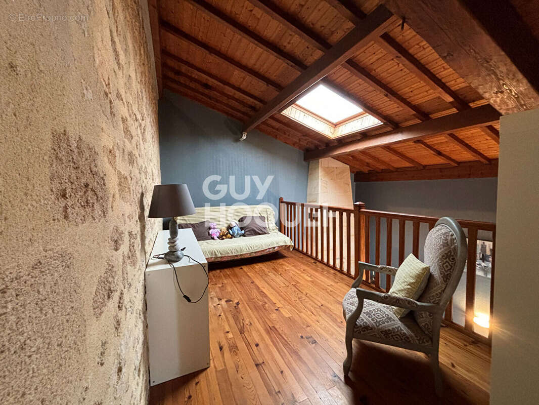 Maison à LES ARTIGUES-DE-LUSSAC