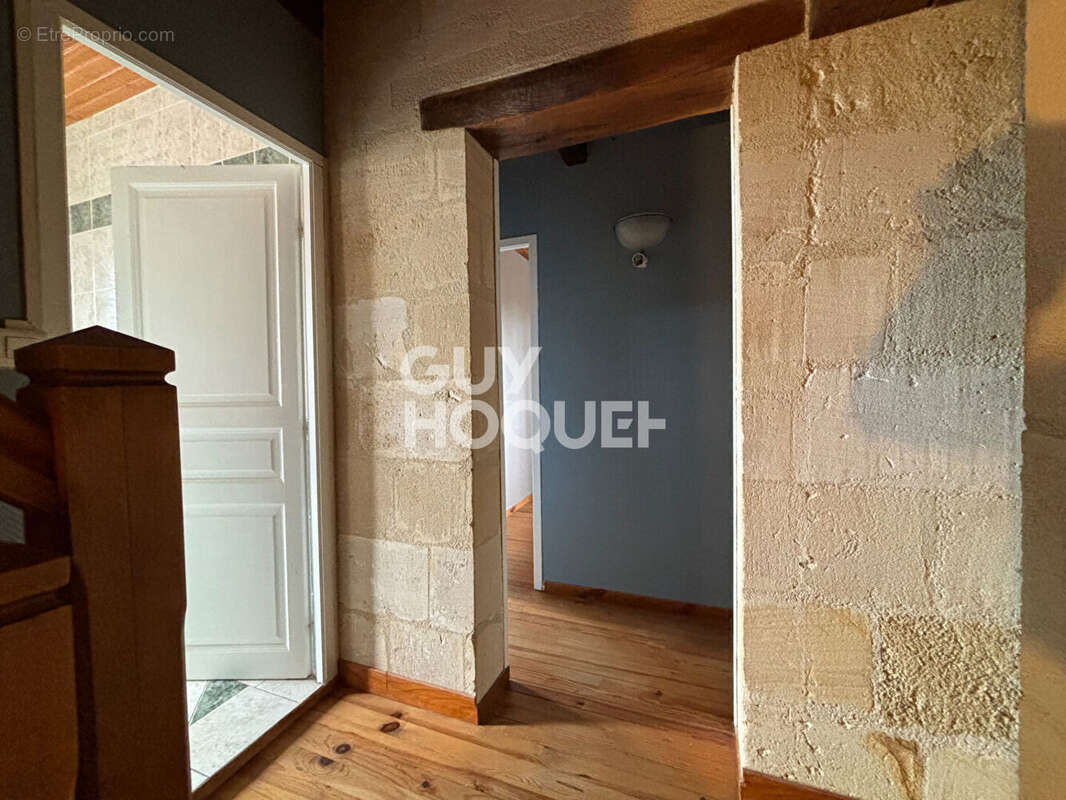 Maison à LES ARTIGUES-DE-LUSSAC