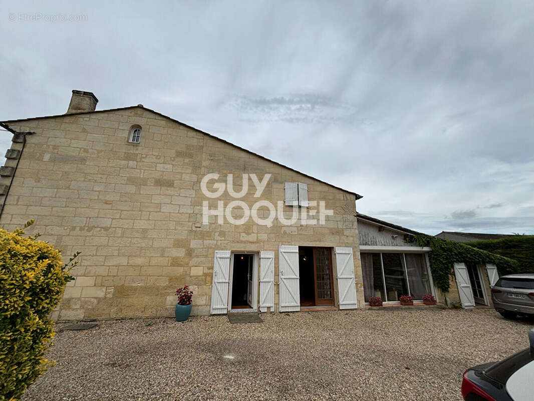 Maison à LES ARTIGUES-DE-LUSSAC
