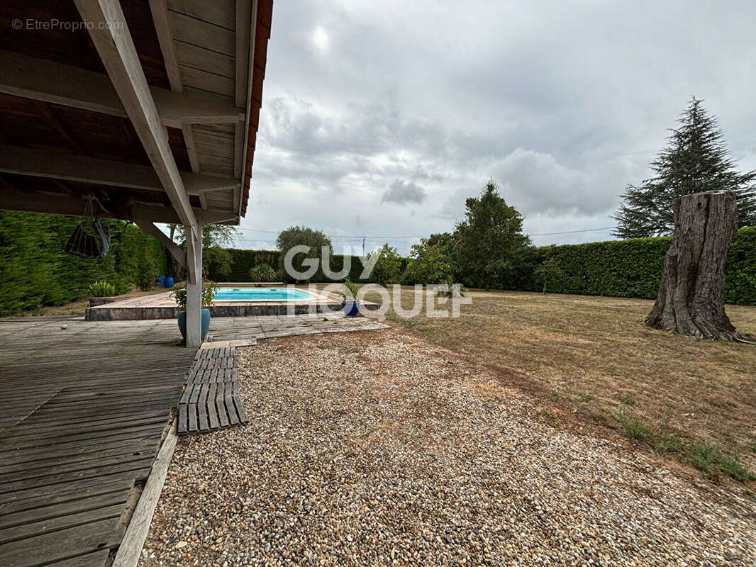 Maison à LES ARTIGUES-DE-LUSSAC