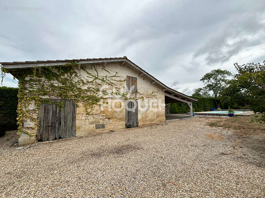 Maison à LES ARTIGUES-DE-LUSSAC
