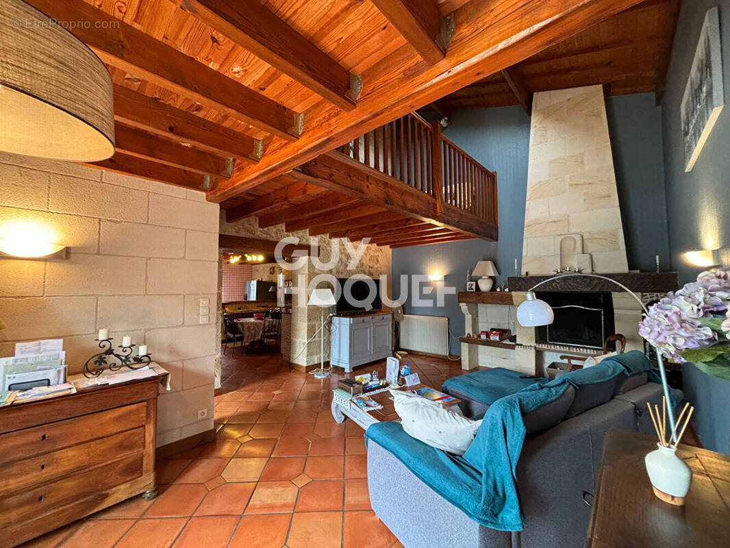 Maison à LES ARTIGUES-DE-LUSSAC