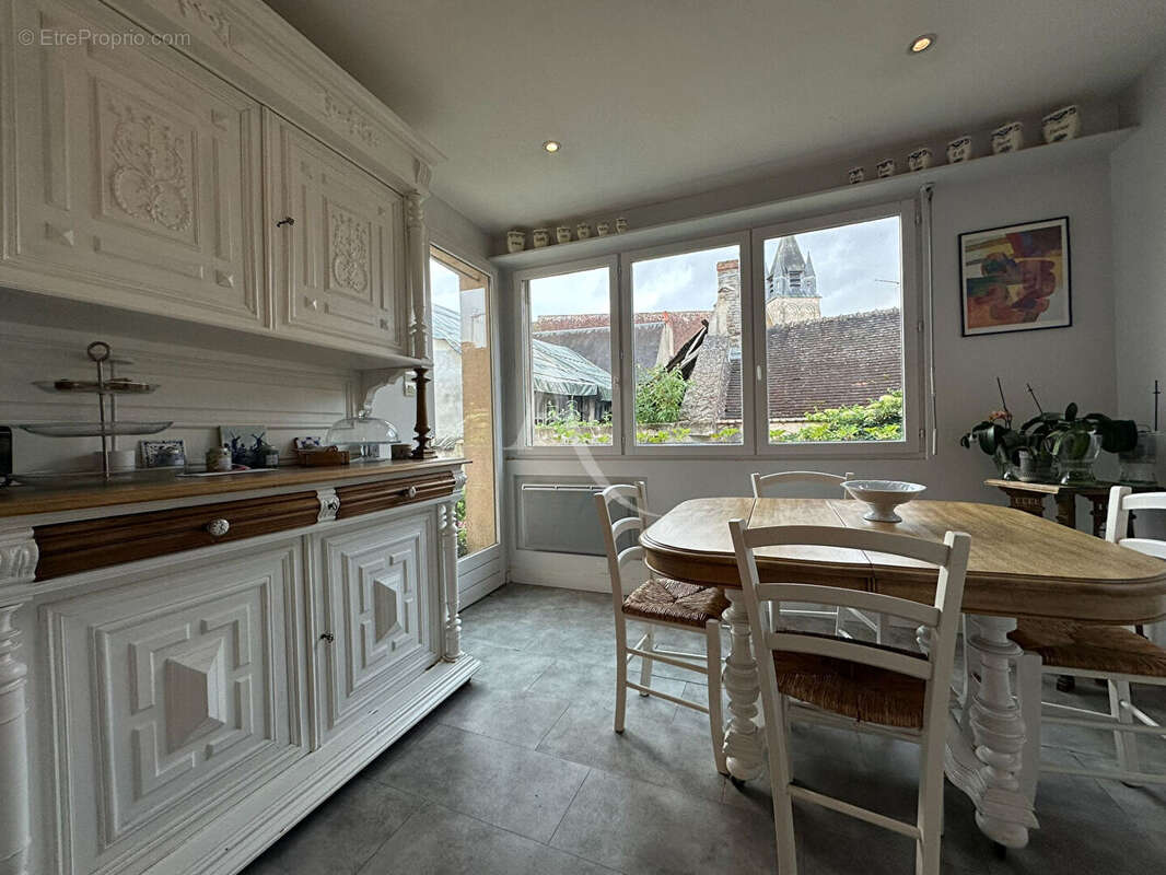 Maison à MEHUN-SUR-YEVRE