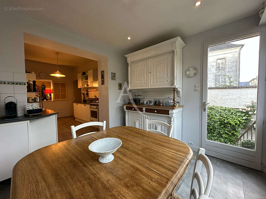 Maison à MEHUN-SUR-YEVRE