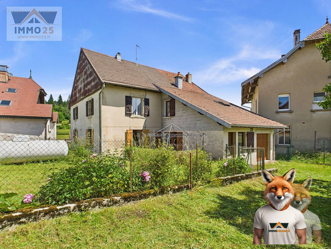 Maison à VAUX-ET-CHANTEGRUE