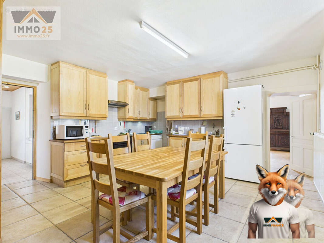 Maison à VAUX-ET-CHANTEGRUE