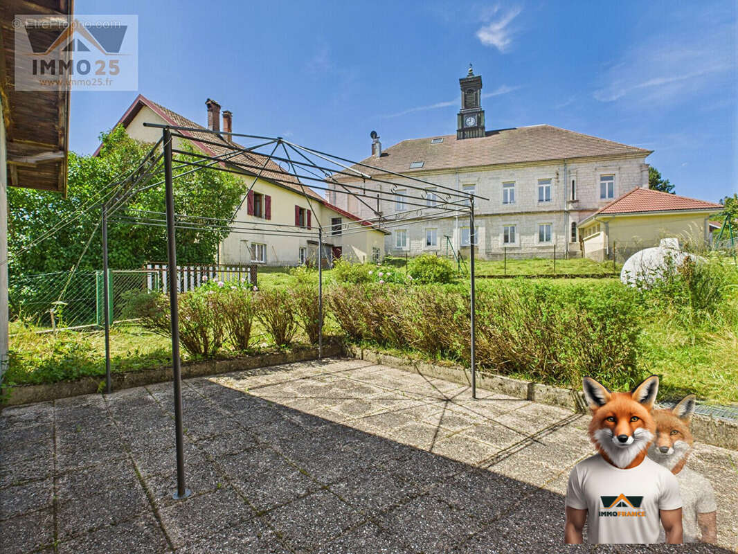 Maison à VAUX-ET-CHANTEGRUE