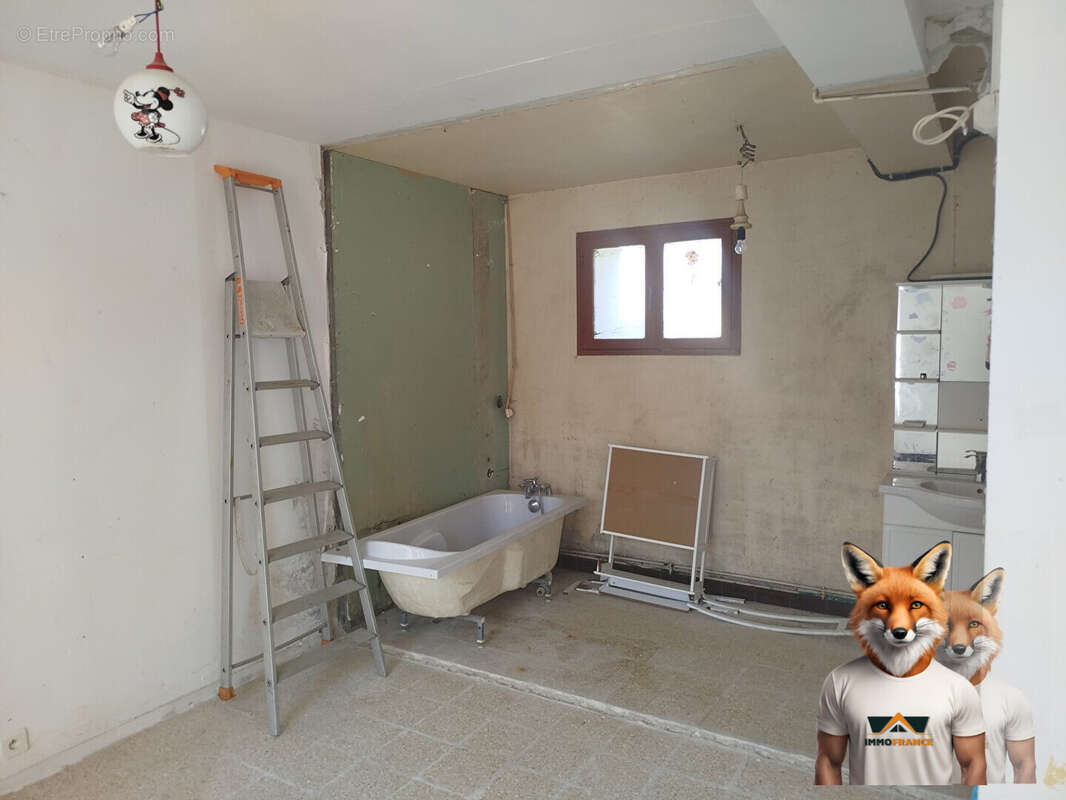 Maison à FONTAINE-MACON