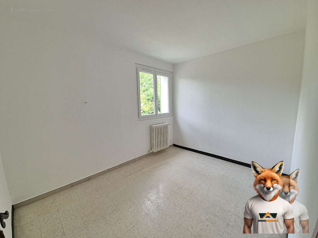 Chambre 1 - Maison à SAINT-HILAIRE-DE-BRETHMAS