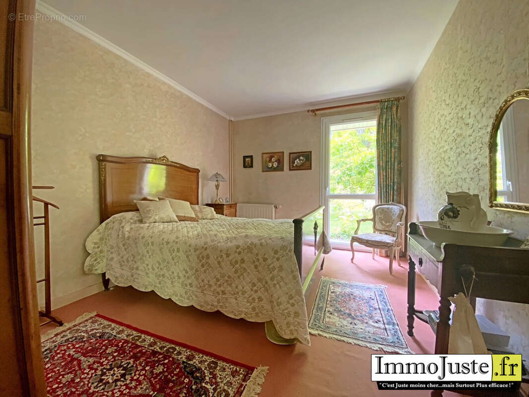 Maison à LES ESSARTS-LE-ROI