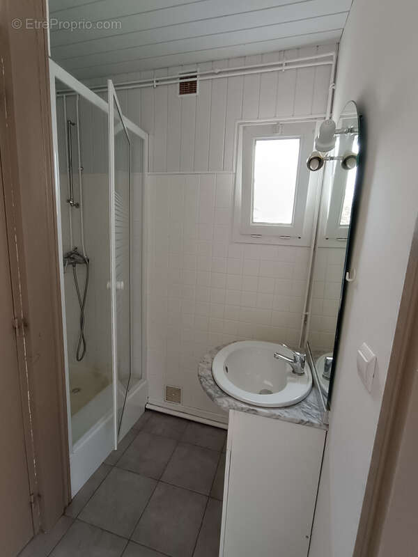 Appartement à LE MAYET-DE-MONTAGNE