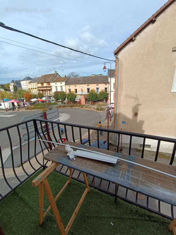 Appartement à LE MAYET-DE-MONTAGNE