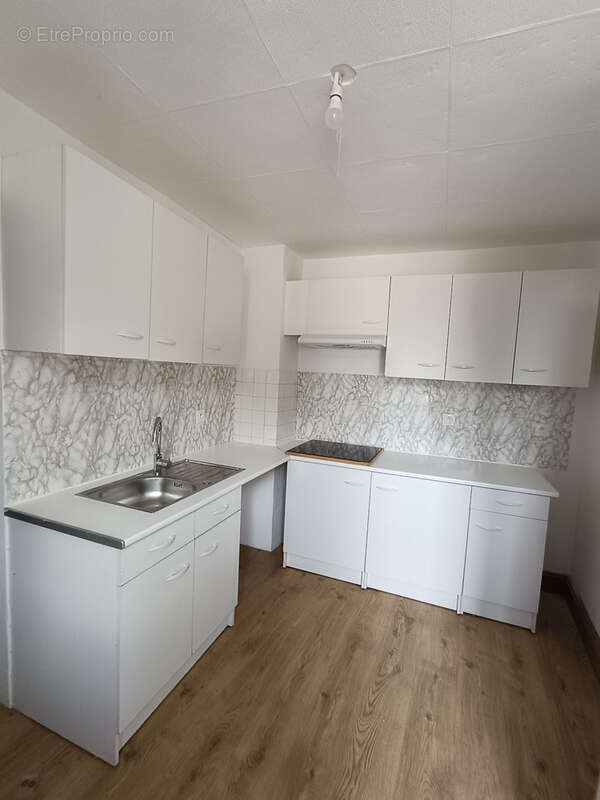 Appartement à LE MAYET-DE-MONTAGNE