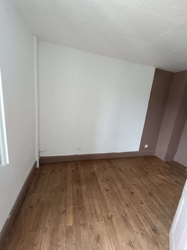 Appartement à LE MAYET-DE-MONTAGNE