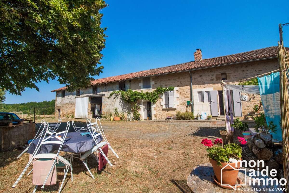 Maison à SAINT-ROMAIN-ET-SAINT-CLEMENT