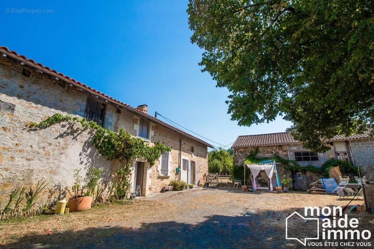 Maison à SAINT-ROMAIN-ET-SAINT-CLEMENT