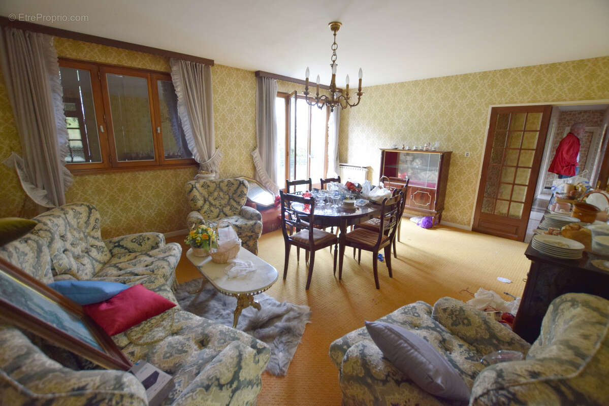 Maison à VIEUX-CHARMONT