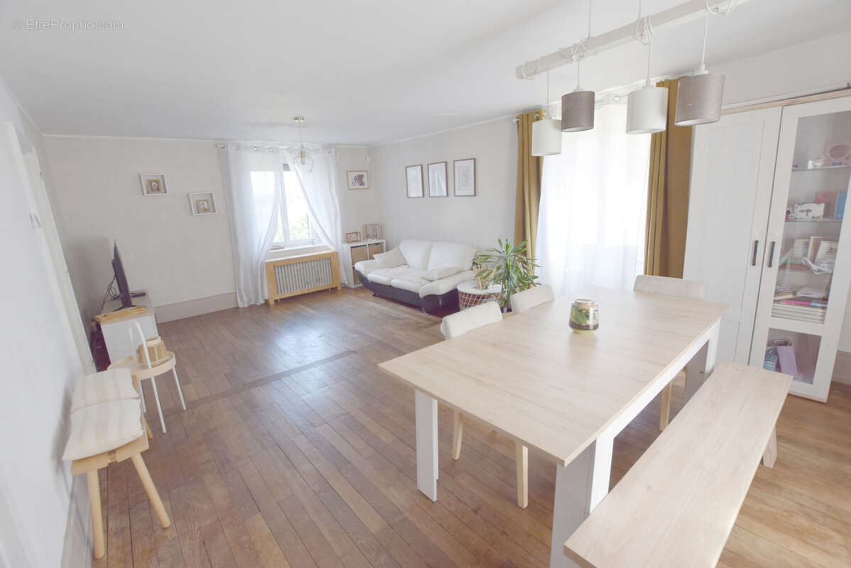 Maison à VIEUX-CHARMONT