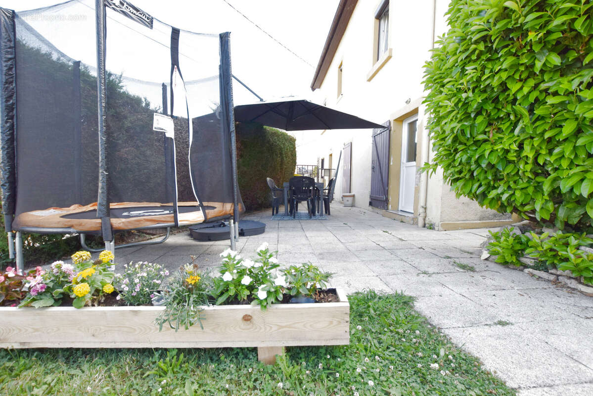 Maison à VIEUX-CHARMONT