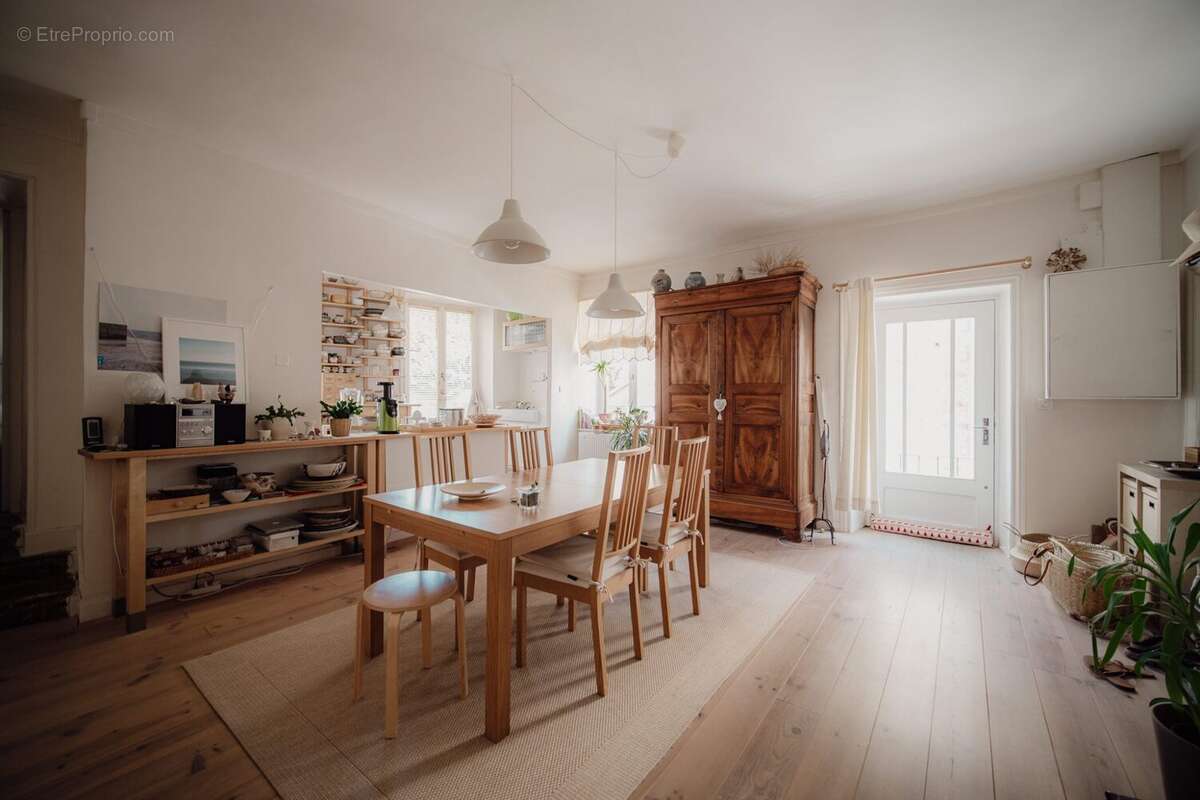 Appartement à VIC-LE-COMTE