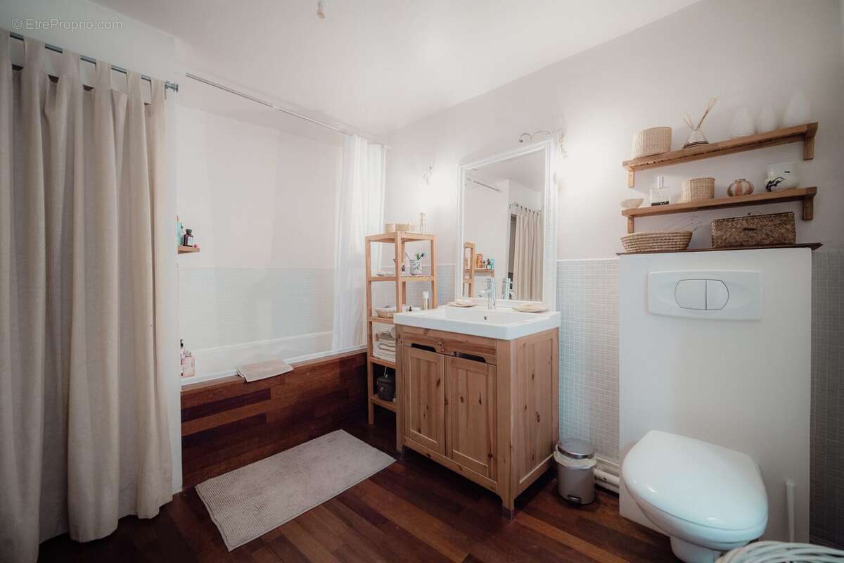 Appartement à VIC-LE-COMTE