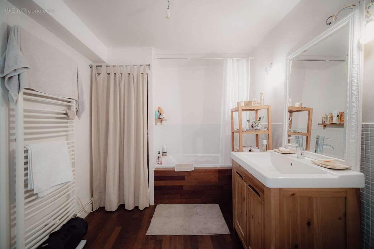 Appartement à VIC-LE-COMTE