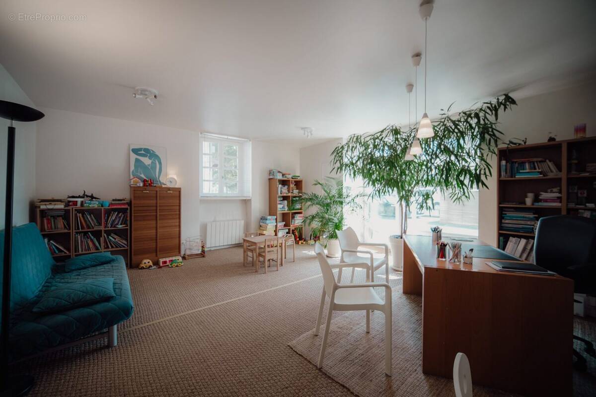 Commerce à VIC-LE-COMTE