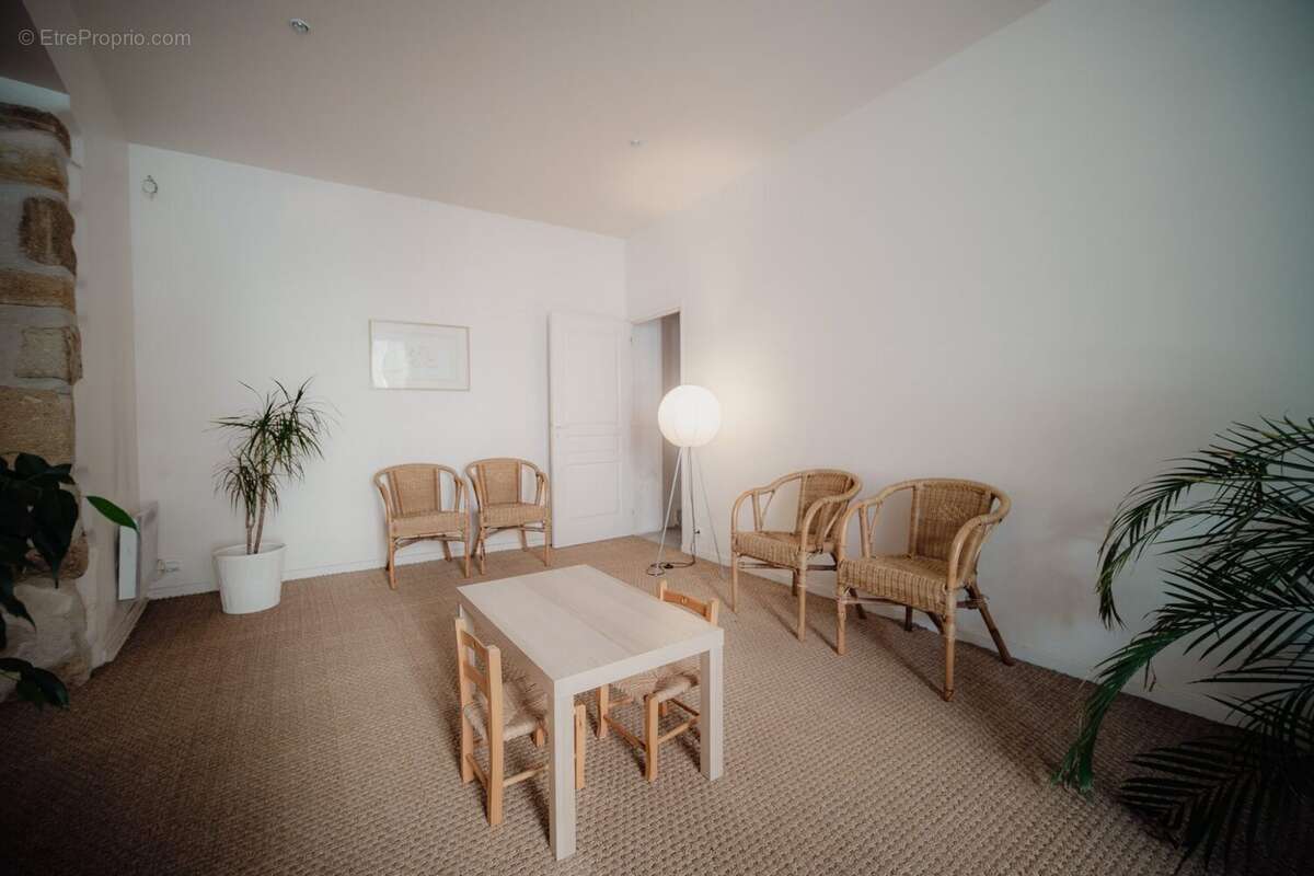 Commerce à VIC-LE-COMTE