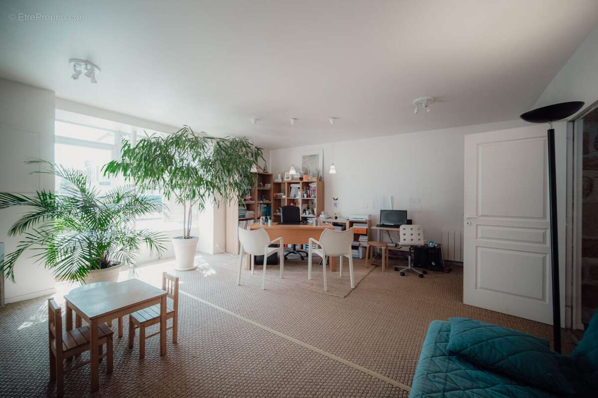 Commerce à VIC-LE-COMTE