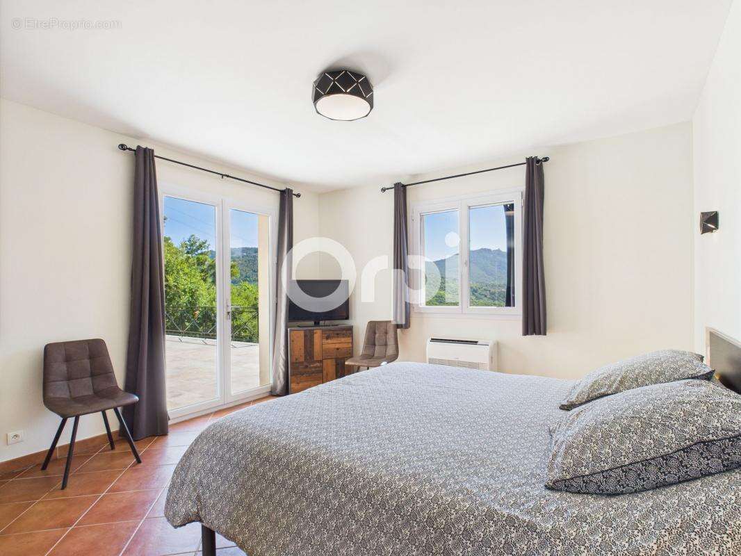 Maison à LES ADRETS-DE-L&#039;ESTEREL