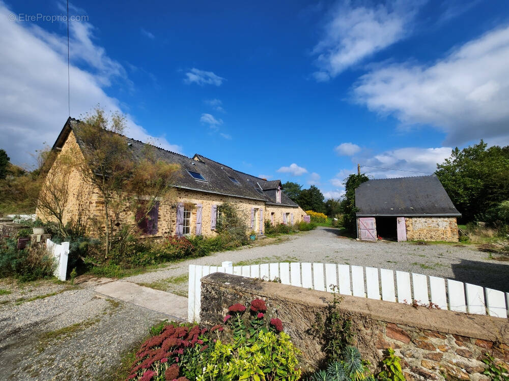 Maison à MESLAY-DU-MAINE