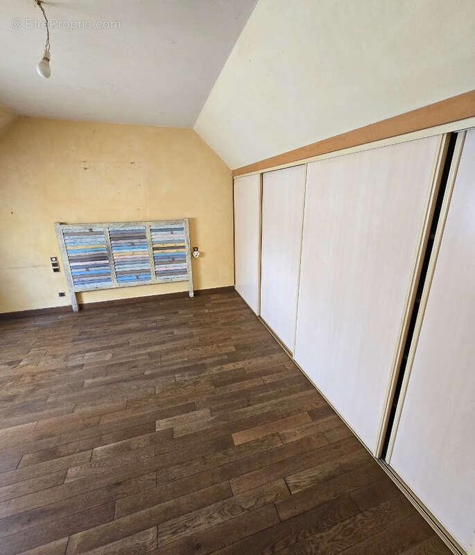 Maison à MESLAY-DU-MAINE