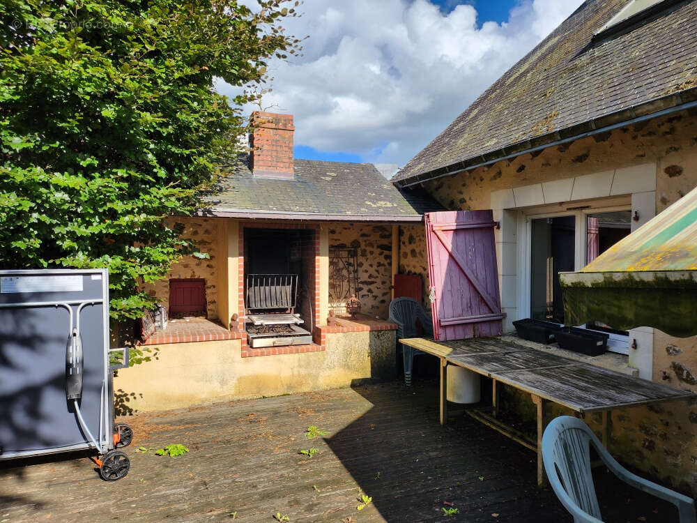 Maison à MESLAY-DU-MAINE