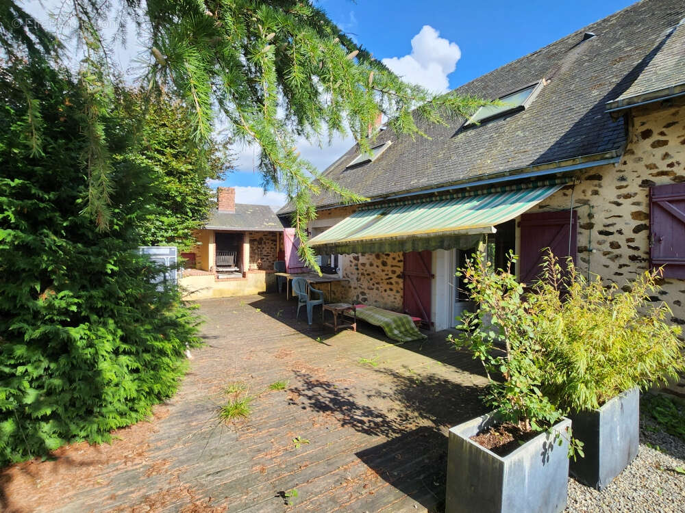 Maison à MESLAY-DU-MAINE